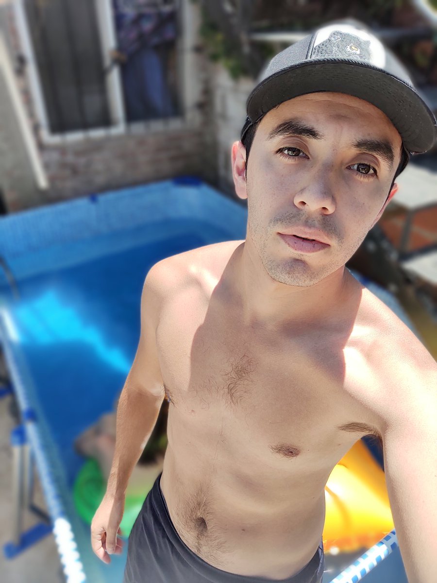 zurdithoo91's tweet photo. Tarde en la pile... Una ganas de estar en bolas ... Jaja me quemaba el culo 🤣🤣 https://t.co/7ATaIi59JF