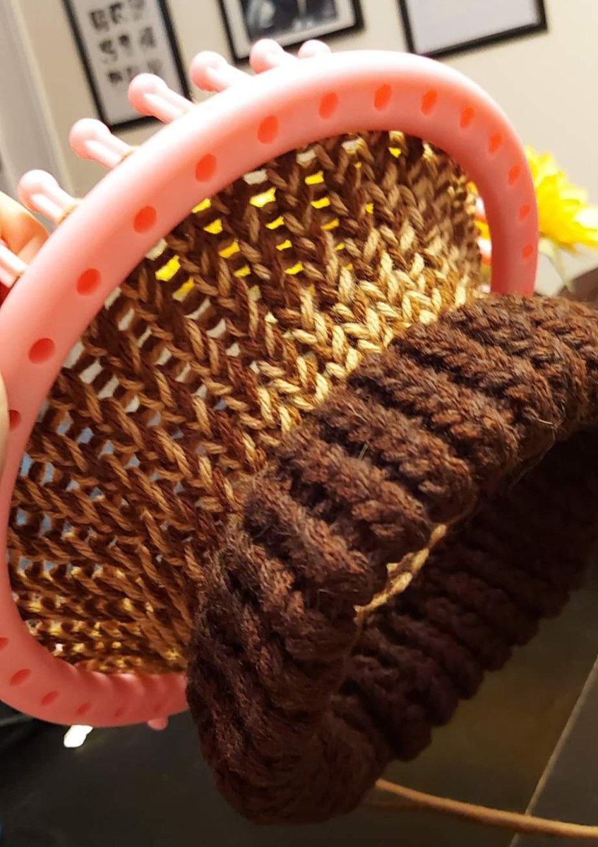 hatswithpurpose's tweet photo. 🧶:It's a looming kind of day!💜
----
#yarnhoarder #yarnlove #yarnaddict #yarnfriends #yarnhaul  #yarn #yarntok #craftroom #crocheting #crochet #craft #crochetaddict #crafts #crafting #crafty #crochetaddict #crochet #chrochetlove #loomknit #loomweaving https://t.co/cSNJ7iu7YC