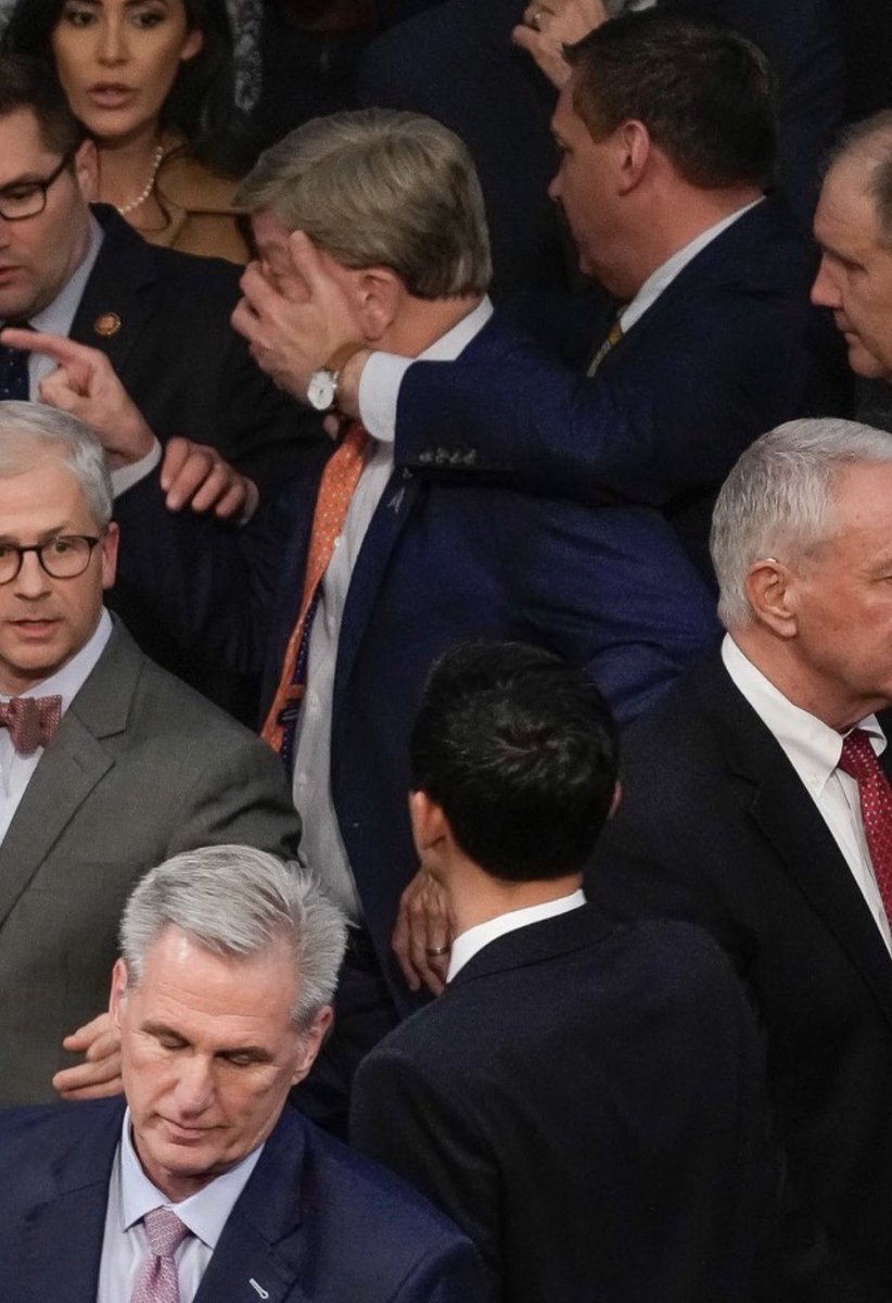 GoodGooblyDem's tweet image. This man is so dumb😮‍💨 #weakspeakerofthehouse 
#PowerlessSpeakerMcCarthy 
#SpeakerInNameOnly 
#GOPClownShow