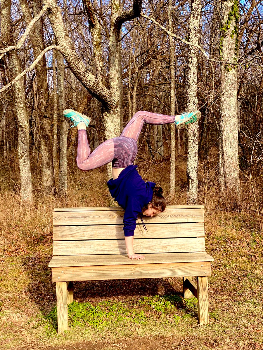 Today is day 6 of the @circadiumschool 90 day handstand challenge! We’re doing a 1 minute handstand everyday for 90 days. Join me digitally and tweet me your handstand pics and progress!! #Circus #handstand #90daychallenge #TREASURE