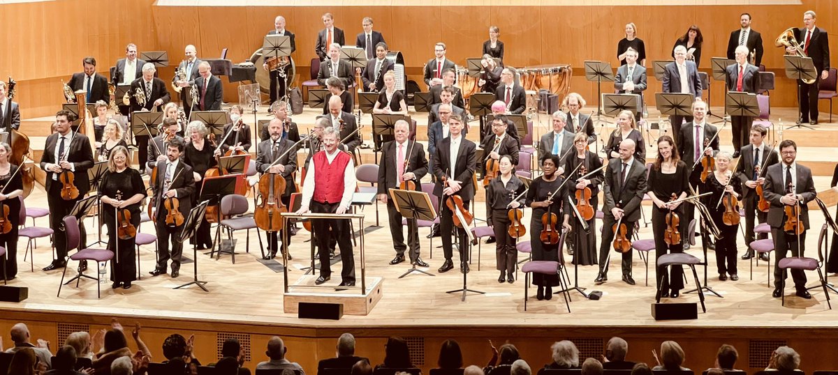 HENLEYDARREN's tweet photo. Tremendous Viennese New Year concert from #ACEsupported #NPO @the_halle at @BridgewaterHall in Manchester this afternoon presented and conducted with panache by @stevebell62 and featuring wonderful performances from @Bigpinkbutton soprano Rebecca Bottone #LetsCreate https://t.co/29TBlnBE7W