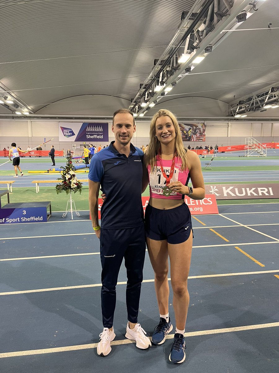 Congrats to @amykennedy42 on winning bronze at English CE Champs 🥉super proud of all of her hard work! Wouldn’t be possible without the rest of Team Kennedy @Ryan_McA @AliGrey73 #proudcoach @scotathletics @CumbernauldA