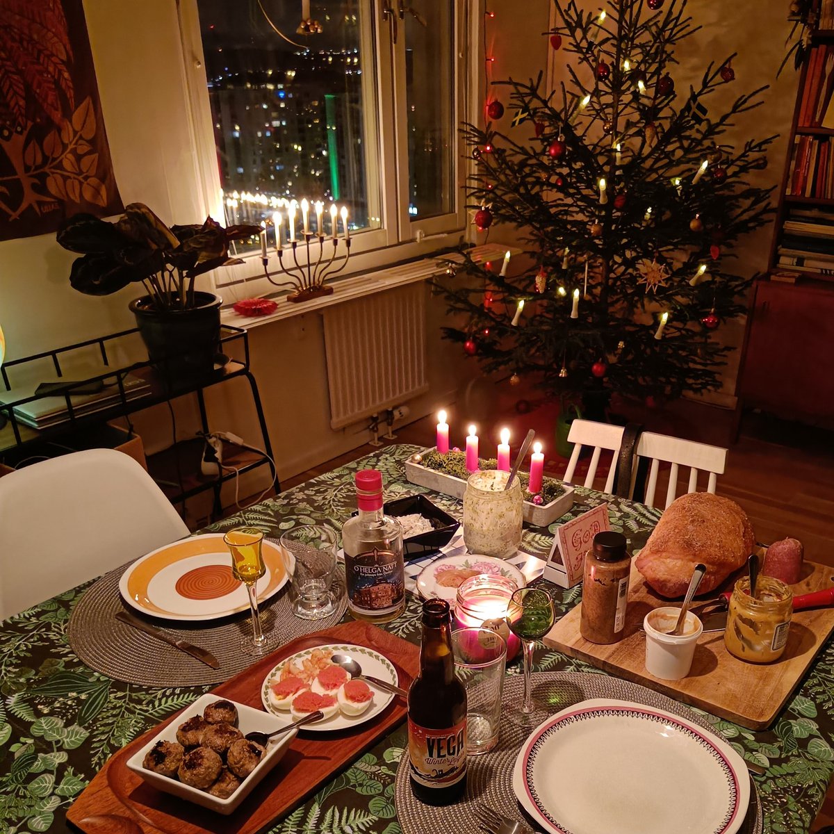swetraditions's tweet photo. No, #ChristmasInSweden is not over yet. The last day of Christmas in Sweden is Jan 13th - tjugondag Knut. https://t.co/m2LW1e6qIK