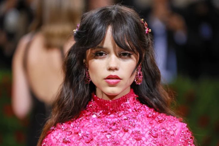 IPalToday's tweet photo. The star of the popular Netflix series “Wednesday,” Jenna Ortega, is accused of anti-Semitism due to her support of Palestinians and their rights. https://t.co/l2eQ8PRPiQ