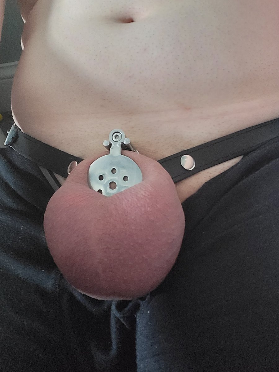 Chastitybbgirl's tweet photo. Happy Saturday Everyone!!! I took some more pictures for everyone because yall are amazing thank you for 2000+ followers I love all of you ❤️ https://t.co/wjQak0l9RF