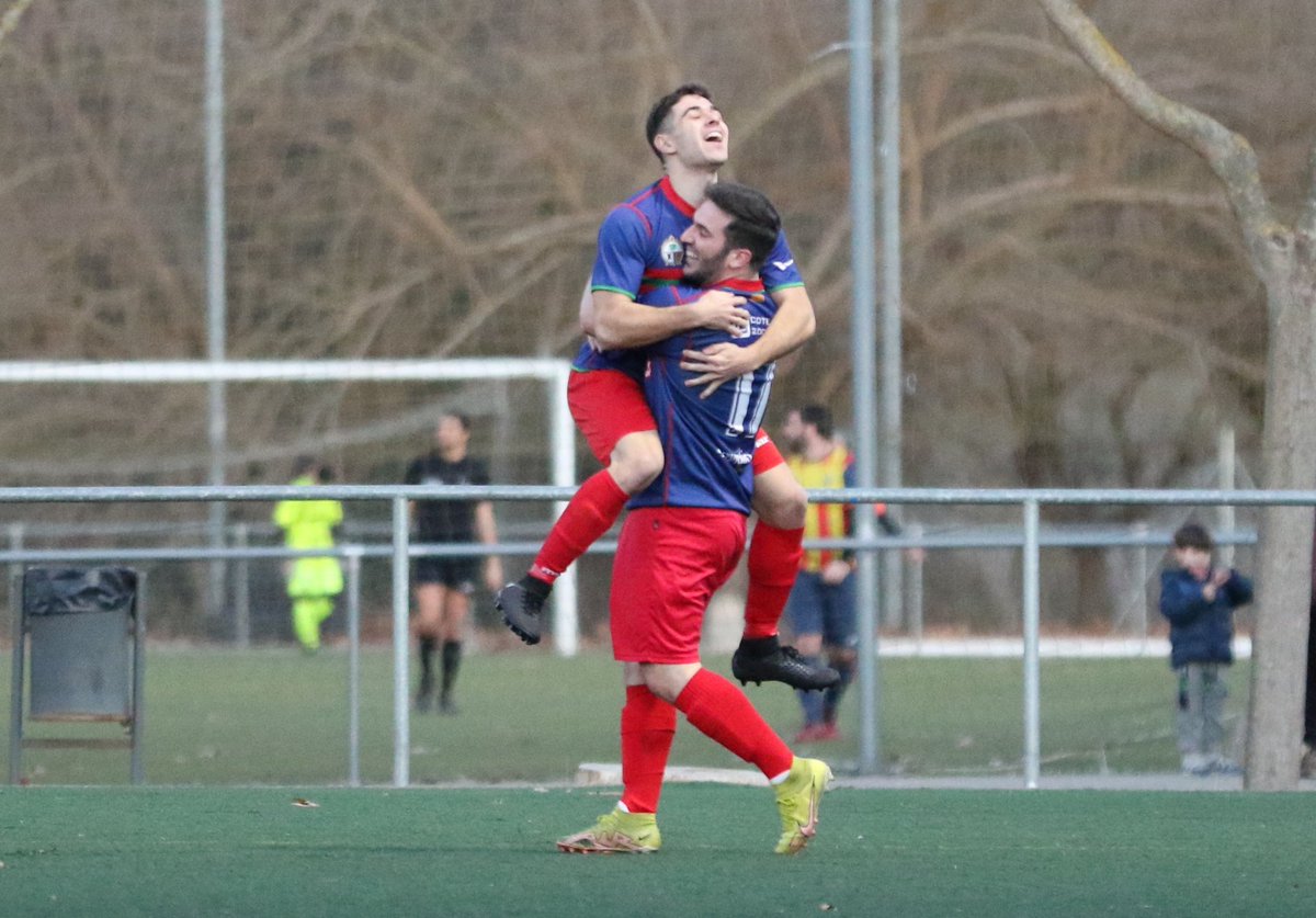 Gol_Cat's tweet photo. FINAAAAL A TORDERA!!! La @ue_calonge guanya al @CFTordera gràcies a dues dianes de Marc Cuchillo (0-2).

Els torderencs lluiten fins al final, però no tenen efectivitat. Duel força disputat i la lluita per la promoció d'ascens que segueix 🔥

#2cat1 #futbolcat #ElPartitGolCat https://t.co/pmjVPPK1qG