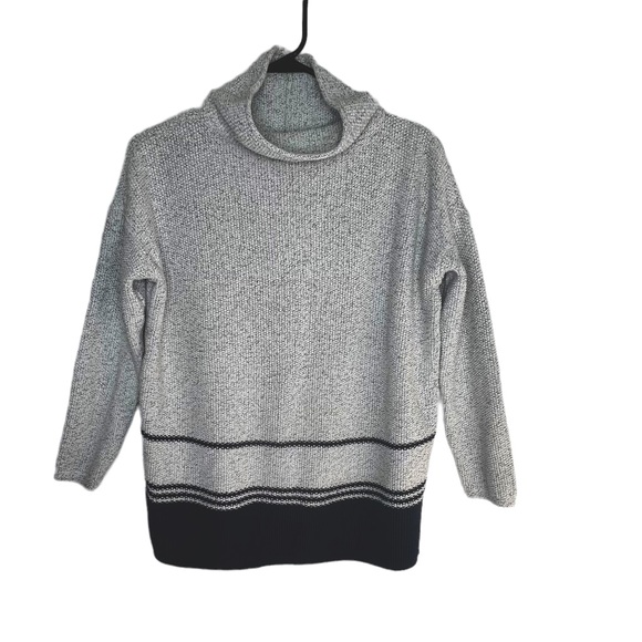 Kmeyer25's tweet photo. So good I had to share! Check out all the items I'm loving on @Poshmarkapp #poshmark #fashion #style #shopmycloset #waterford #jjill #gildan: https://t.co/hvCRXELAN9 https://t.co/RbUzIGRBuF