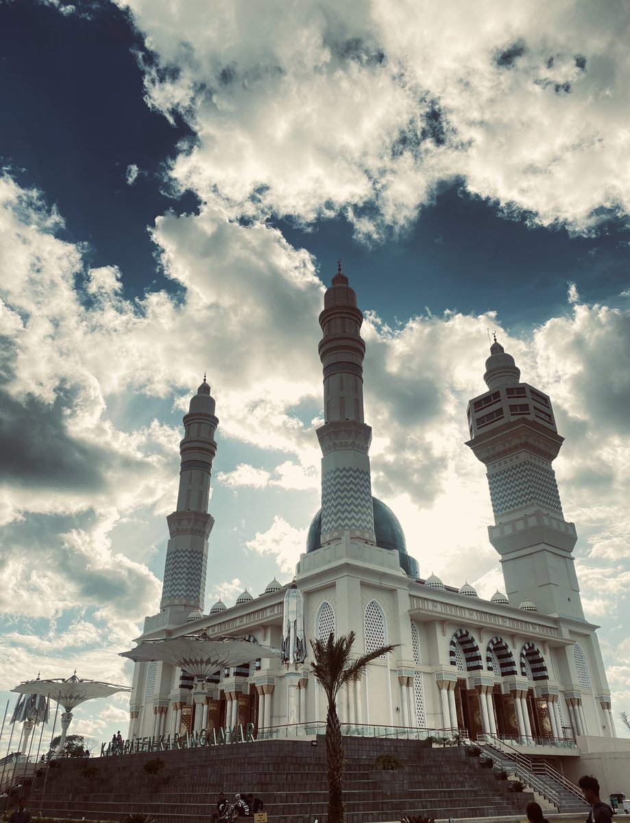 Mr_Muslim511's tweet photo. Moment saya abadikan secara visual pada saat perjalanan, sementara itu saya sempatkan mampir di alun alun Karanganyar yang disampingnya ada masjid sekaligus cek lokasi untuk giat bulan februari.
#ThanksToAllah https://t.co/eGJ2VOzjQ5