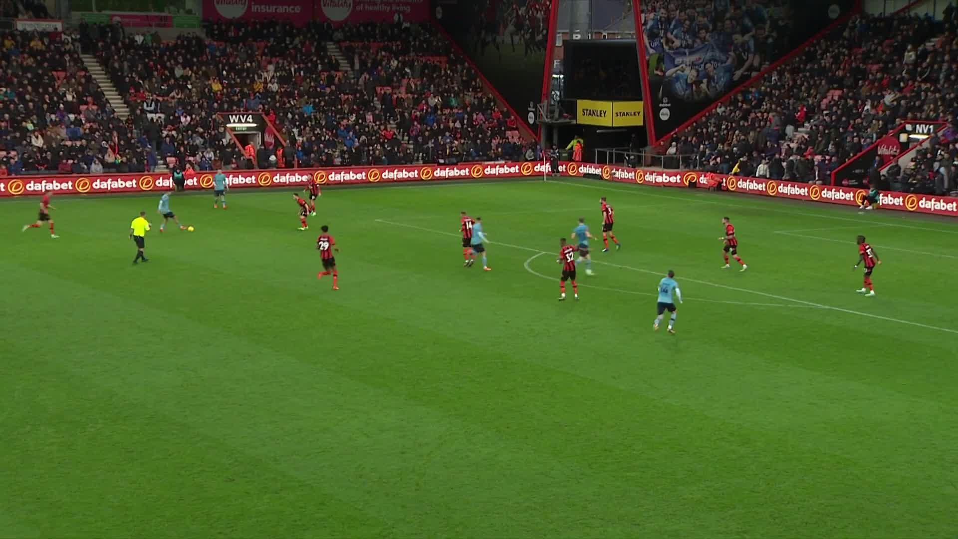 Double nutmeg and finish 🤩 

@zaroury_ @BurnleyOfficial

#EmiratesFACup”