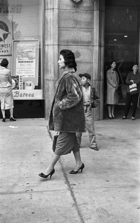 "Hay una historia detrás de cada persona. Hay una razón de por qué son lo que son. No es tan solo porque ellos lo quieren. Algo en el pasado los ha hecho así y algunas veces es imposible cambiarlos".
Sigmund Freud
📷Han Youngsoo