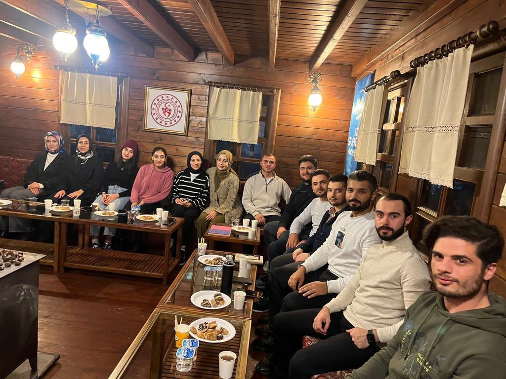 ADEMgenelmerkez's tweet photo. 📌 ADEM Topluluklarımızda bu ay 👇🏻

🎊 @AdemBilecik_ çiğköfte programı gerçekleştirdiler. 
🎊 @adem_uni sabah namazı programı gerçekleştirdiler. 
🎊 @RteuADEM Sezai Karakoç anısına program düzenlediler. 
🎊 @adem_igdiruni stant açtılar. https://t.co/e92WALqk2m