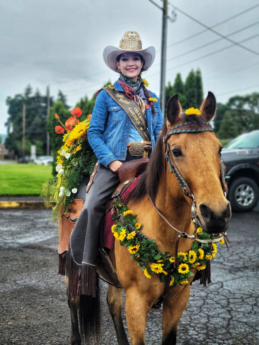 HoneyBadgerMom on Twitter "Tonight my girl hands down her rodeo queen