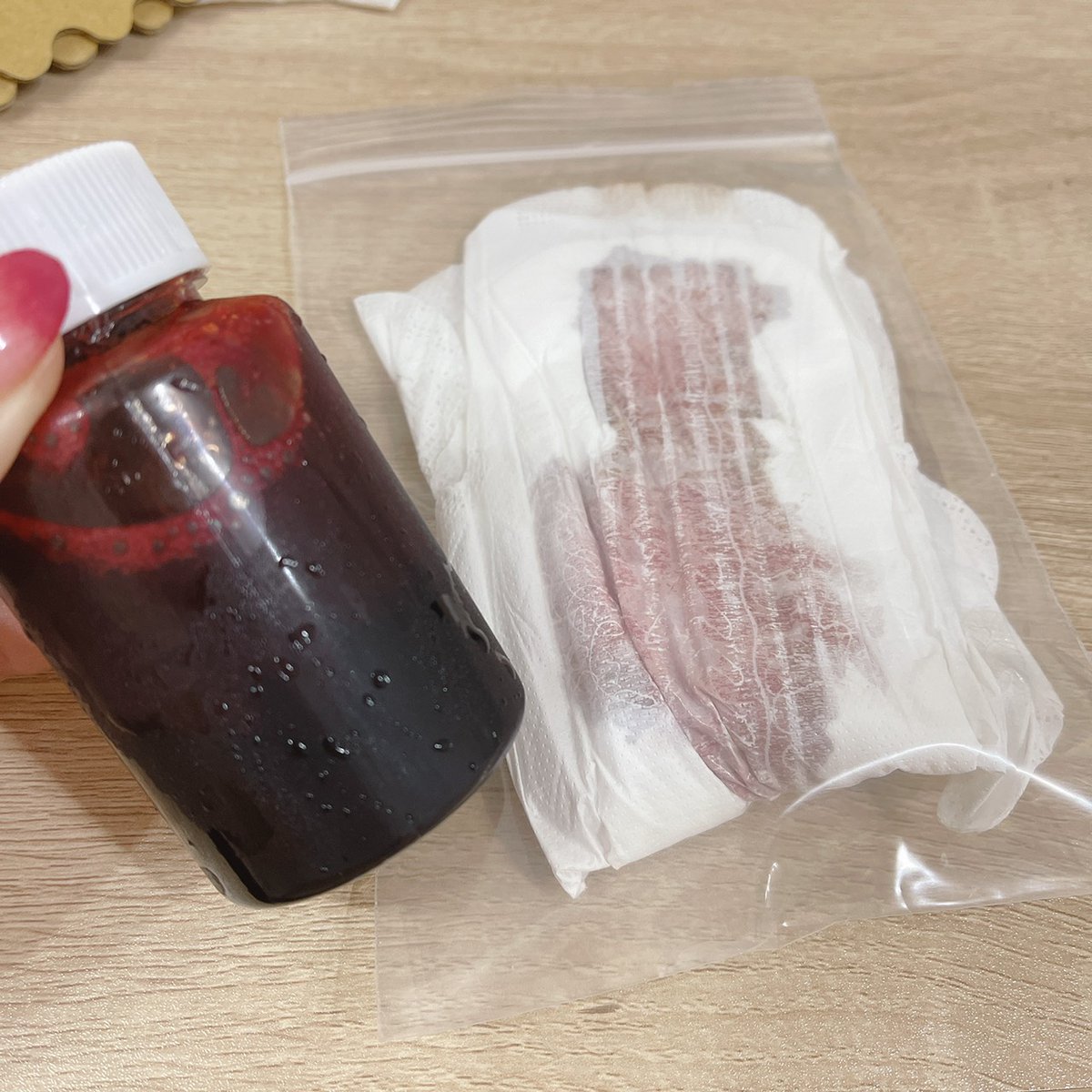 en5200's tweet photo. 每個月限量經血10cc - 50cc限定
照片是50cc的容量喔!
購買都會送一片有月經衛生棉
購買詢問可以加LINE:in5200詢問
(請務必告知在哪邊看到我的LINE喔！避免被入黑名單)

#原味內褲 #原味內衣 #原味賣家 #原味絲襪 #原味愛液 #月經 #經血 #重口味 #情趣 #無碼 #限制級 
#淫水 #自慰愛液 #情趣商品 https://t.co/ipvAH9bNCa