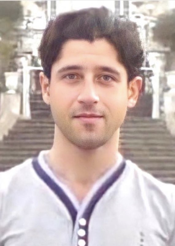 #MohammadHosseini lost his parents many years ago; it was only him &amp; his brother! He was hanged by the barbaric Islamic Regime of Iran simply for wanting a better life &amp; future
Following his execution no family claimed his body! 
My heart breaks into pieces 💔. 
R.I.P🌹 

#iran