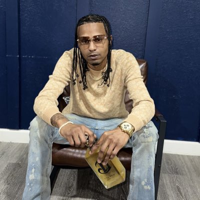 iheartglitches's tweet photo. #NewProfilePic https://t.co/sdYEnU3YMA