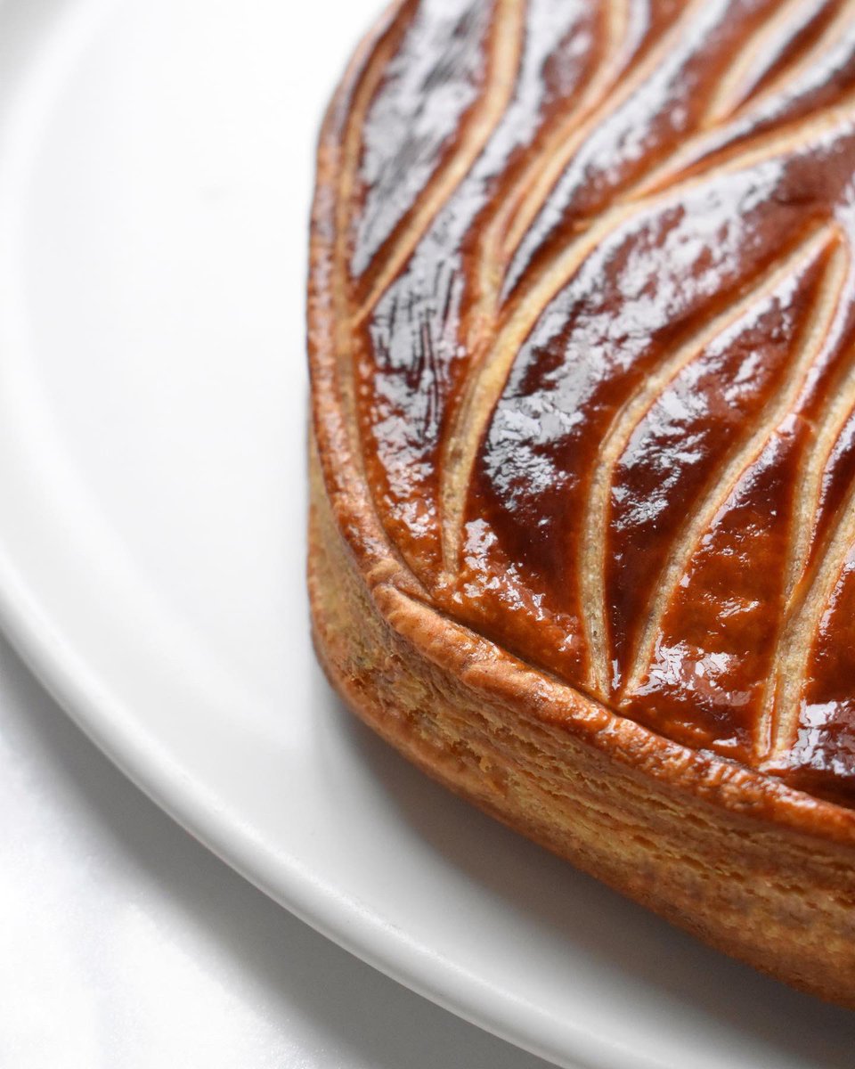 Légèrement en retard pour l’épiphanie mais voici ma galette de cette année 🤷🏻‍♀️