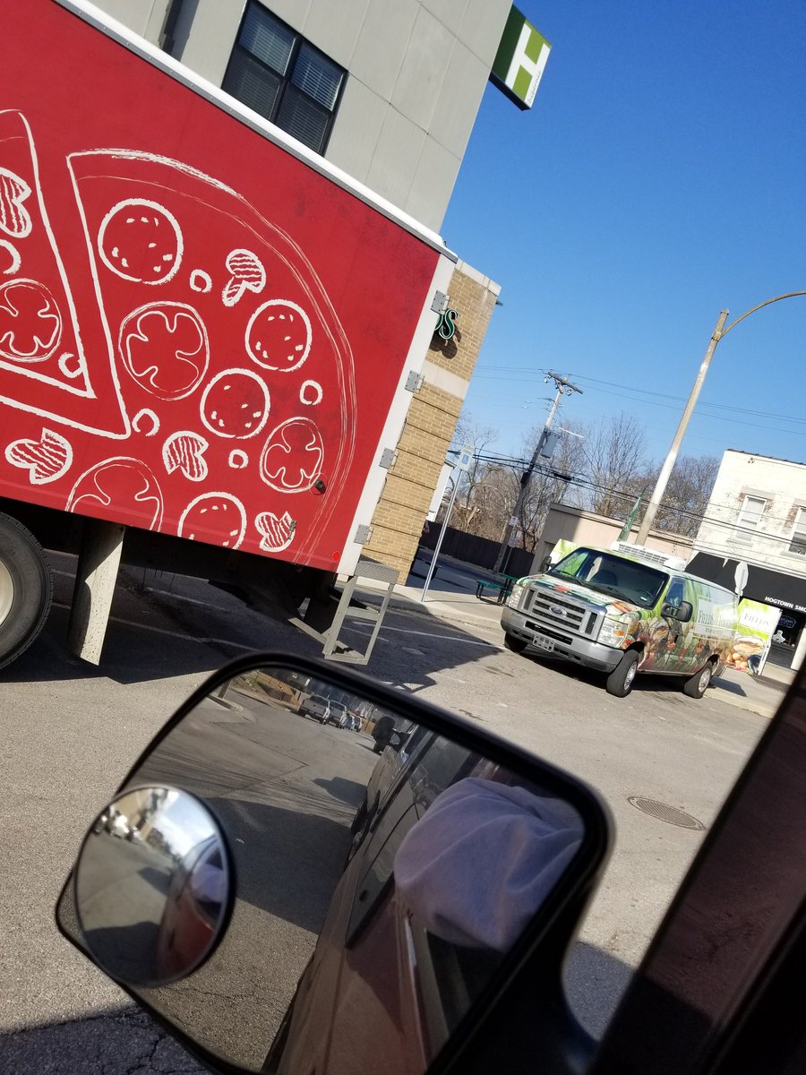 Crypto7Trillion's tweet photo. @FieldsFoods Why do you allow delivery drivers to use the handicapped parking illegally? https://t.co/G0LzFw6Lhb