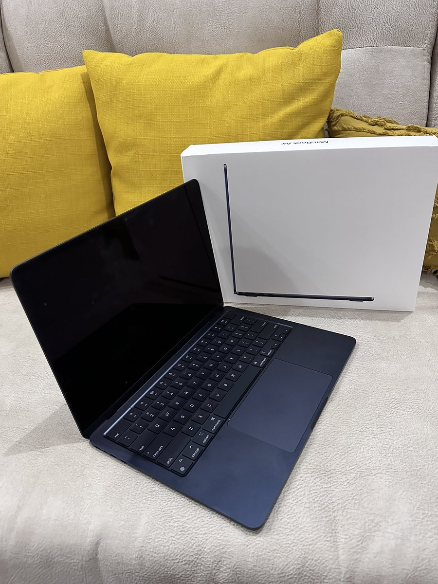 PhcGadget's tweet photo. Weekend deal!!
2022 MacBook Air (3 weeks old)
M2 Chip 
512GB SSD
8GB

₦835,000 only!! https://t.co/FOQUjV24O9