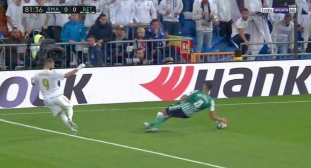 _paachoo_'s tweet photo. Adivinad cual es la única de todas las siguientes jugadas en la que señalaron penalti. https://t.co/tTYFpiNN8S