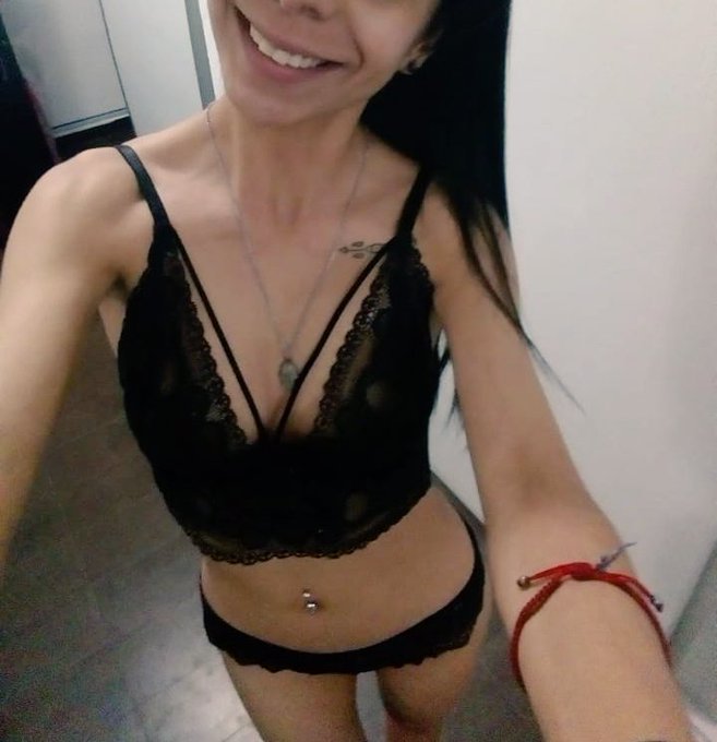 Buenos d&iacute;as mis amores!!!!😘 Portense mal 😈😏 #LiviaRegres&oacute; #RT https://t.co/vcU33HBdCx<a href="/tag/liviaregres%C3%B3"class="tags">#LiviaRegres&oacute;</a><a href="/tag/rt"class="tags"><span>#rt</span></a>