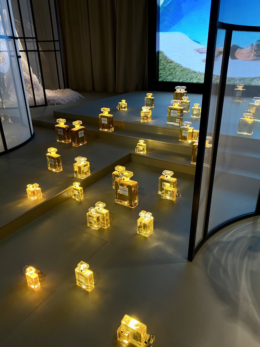 candice_authier's tweet photo. Derniers jours pour profiter de la superbe exposition immersive « Le Grand Numéro de Chanel » au Grand Palais Ephémère à Paris. https://t.co/RX1WpFRjyt