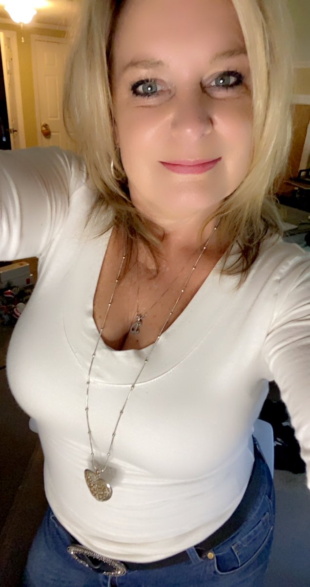 ThreeTimesDonna's tweet photo. I’m busy selling dreams come true 🏡 for some amazing clients today! I love ❤️ my career! Do you know that I’ve been in Real Estate 30 years? Need a mortgage? I can help with that too!! Wow! Hustle!
#itsadonnathing #DonnaDonnaDonna
#BMR
#realestateagent
#cardinalfinancial https://t.co/fZ3QxmbIt3