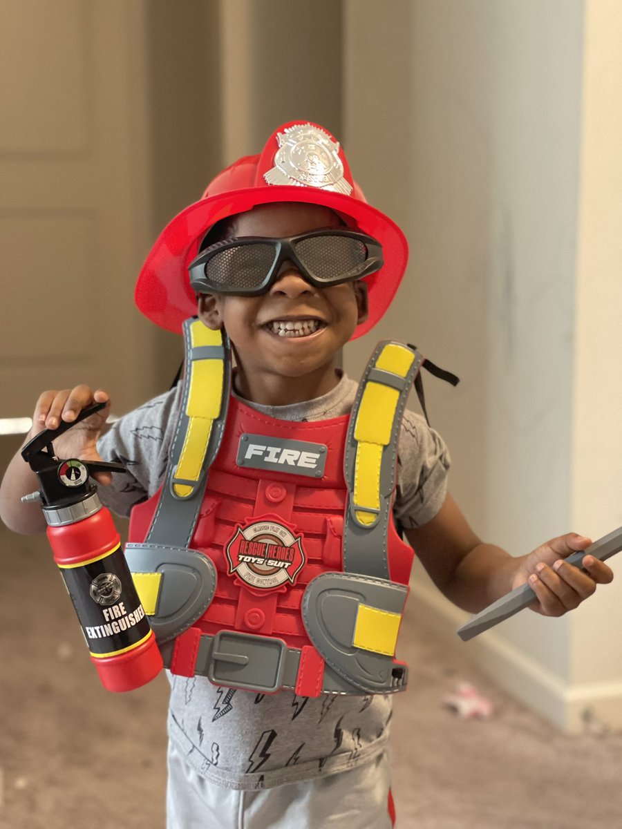 gorillaphent's tweet photo. I was suppose to be cleaning up today. Then Isaiah finds this outfit. Now I’m running around the house putting out invisible fires lmao https://t.co/QcQHH9zZsc