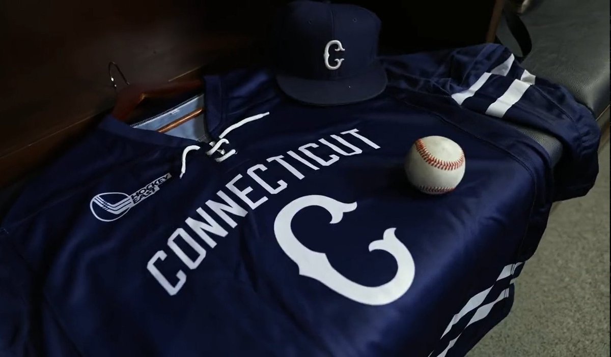 realmattbarry's tweet image. I hate to interrupt the game but OH MY GOD THEY’RE BACK 😭

#IceBus // #UConnNation