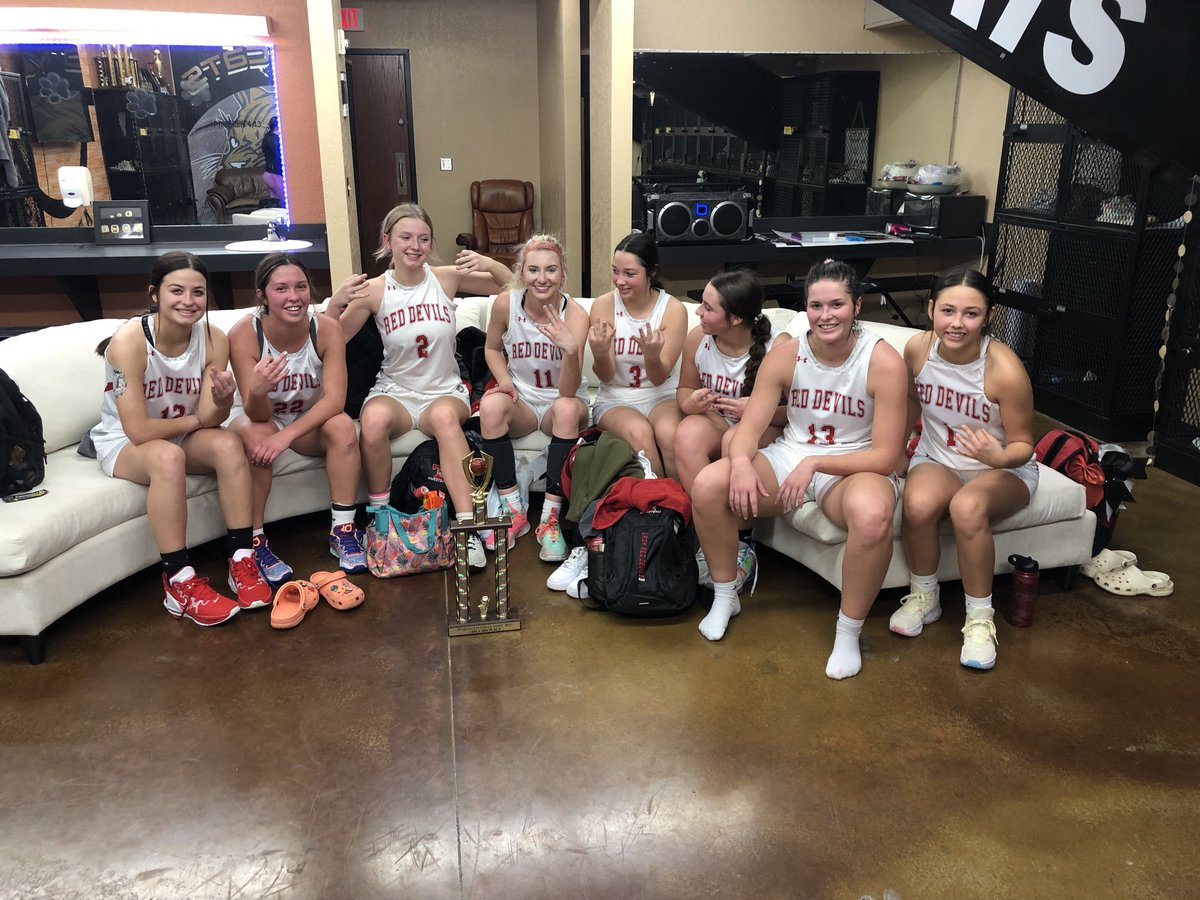 BuddyHusted's tweet photo. Lady Devils!! 3rd place Ward Center Classic! #ladydevilBB https://t.co/gxOvPlQ0ZC