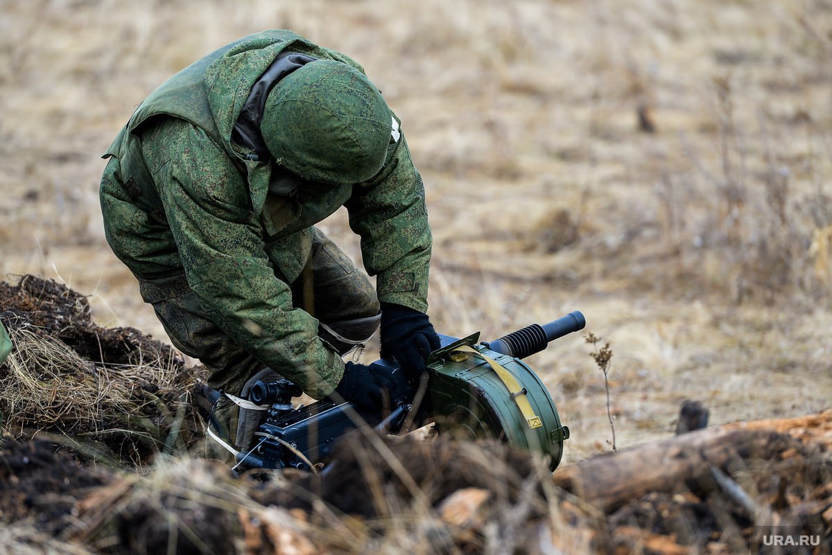 BPartisans's tweet photo. La décision du président français Macron de transférer des véhicules de combat d'infanterie à l'Ukraine pourrait entraîner un affrontement entre la Russie et l'OTAN. C'est ce qu'a déclaré le sénateur russe de la région de Perm, Aleksey Pushkov.
1/3 https://t.co/yBBn3UBcEU