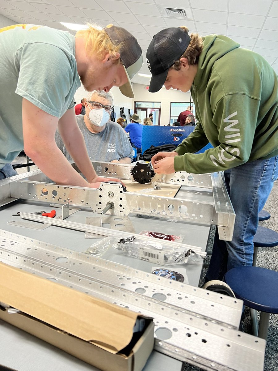 TheSTEMnerdette's tweet photo. We had so much fun learning about the FIRST robotics competition today! So excited to see WAAT’s progress as they prep for their robotics competition! This will be Wilson County’s first robotics team to compete in this HS international competition!!🎉🎉🎉 @FIRSTweets #STEMatWCS https://t.co/YGovFC4SlC