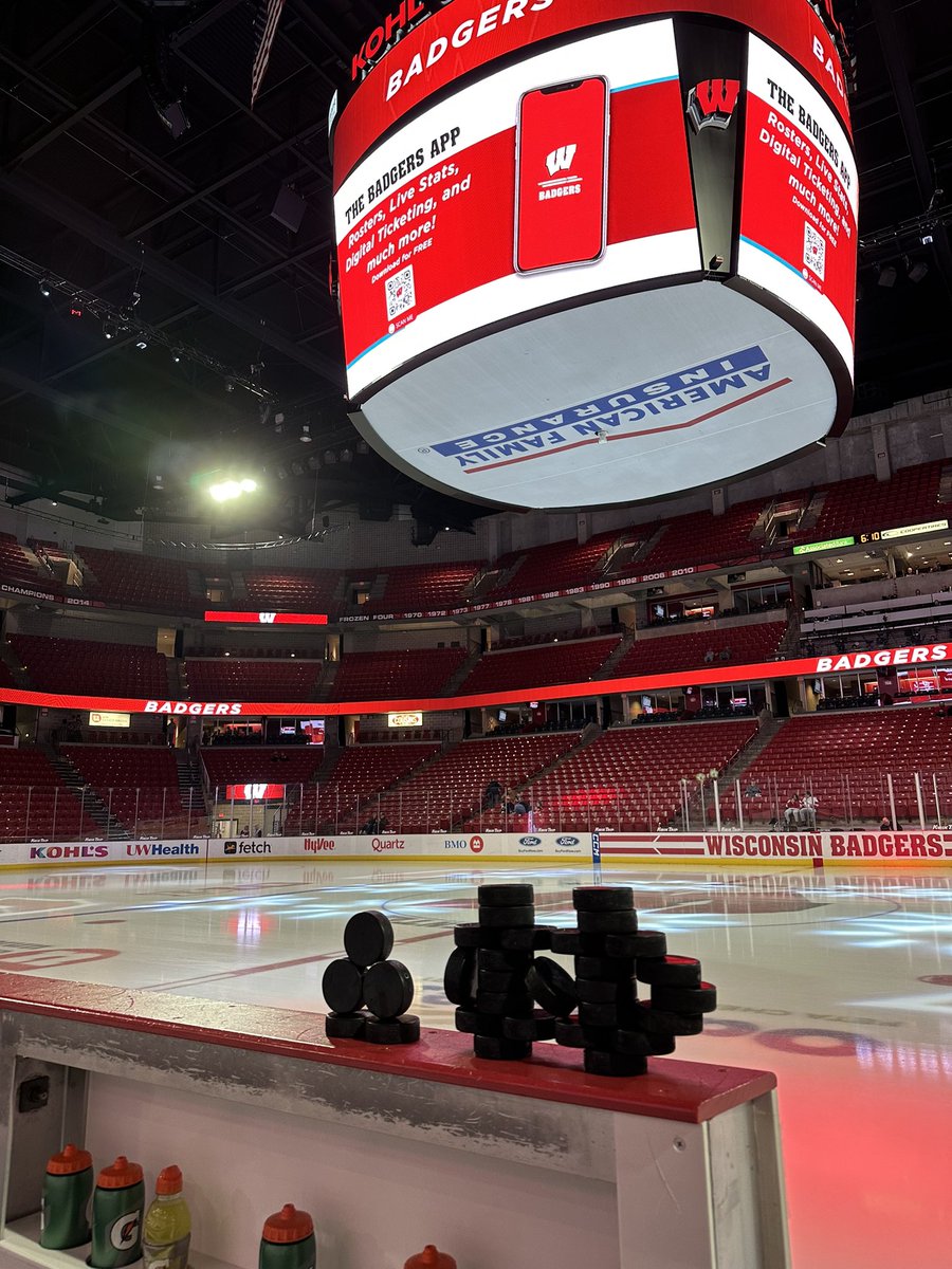 NDHKYManagers's tweet photo. The bench is set and we’re ready for round 2 in Madison. Let’s go Irish! ☘️ https://t.co/WCUGxbqq3K