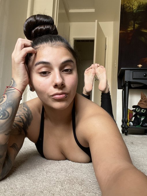 Watch SolidGoddess ✨'s leaked NSFW photo on TwXstars