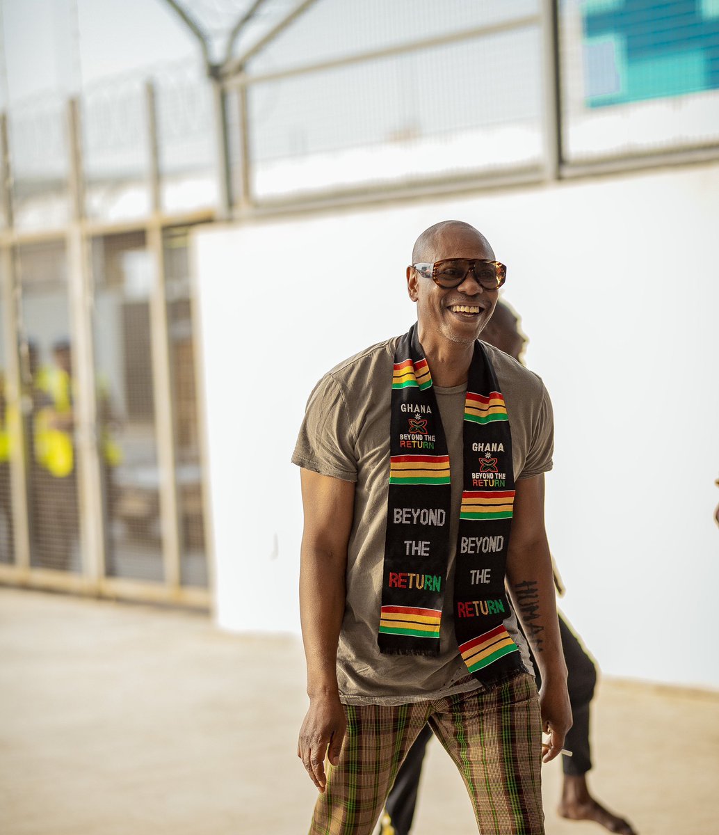 africancelebs's tweet photo. Dave Chappelle in #Ghana  check out his welcome dance 🪘🪘🥁🎶 https://t.co/eyjqRohlC9 #Ghana #Davechappelle https://t.co/ApCf6LVefZ