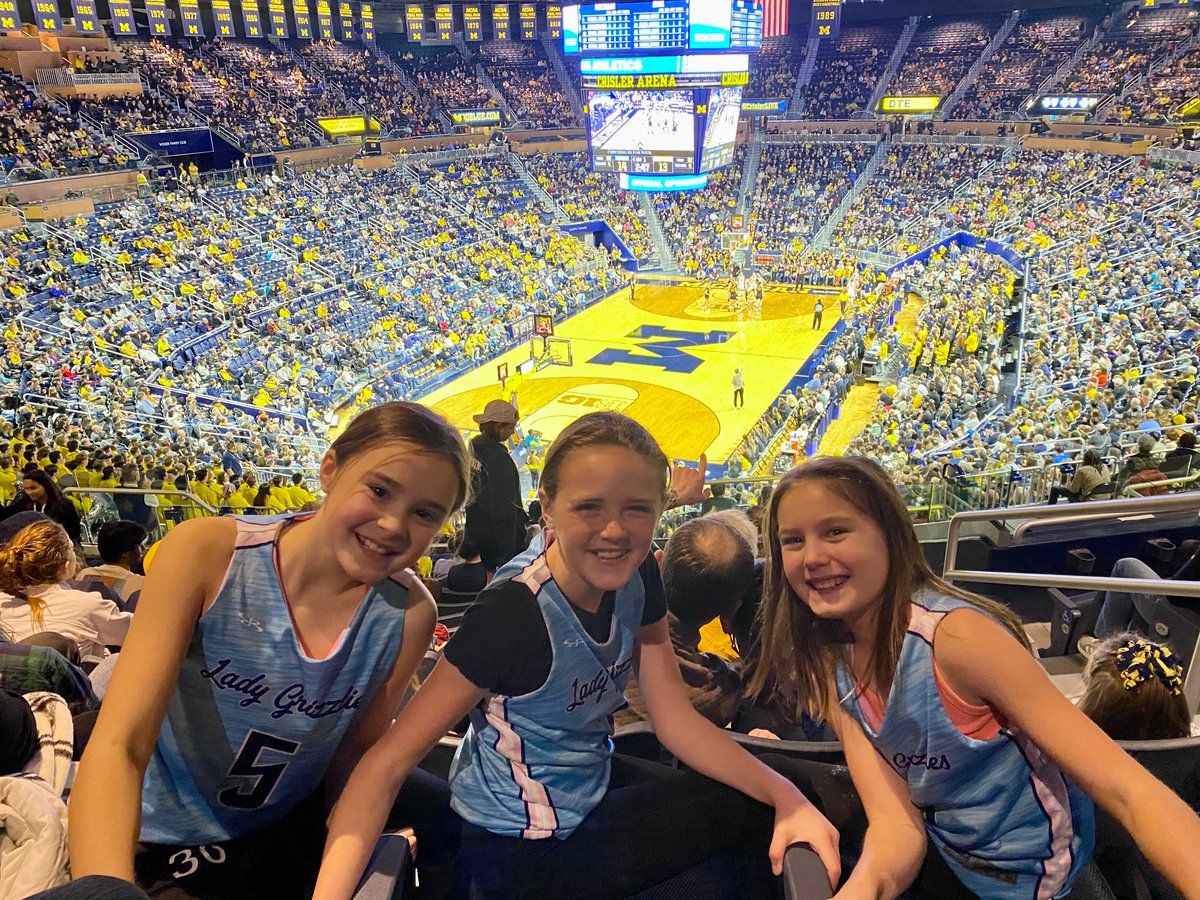 #crislerlive Lady grizzlies - GO BLUE!