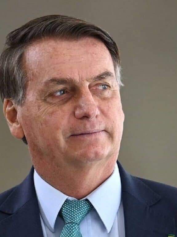 Ninguém derruba quem Deus escolheu pra vencer! Nosso Presidente Jair Bolsonaro maior referência política do Brasil.
