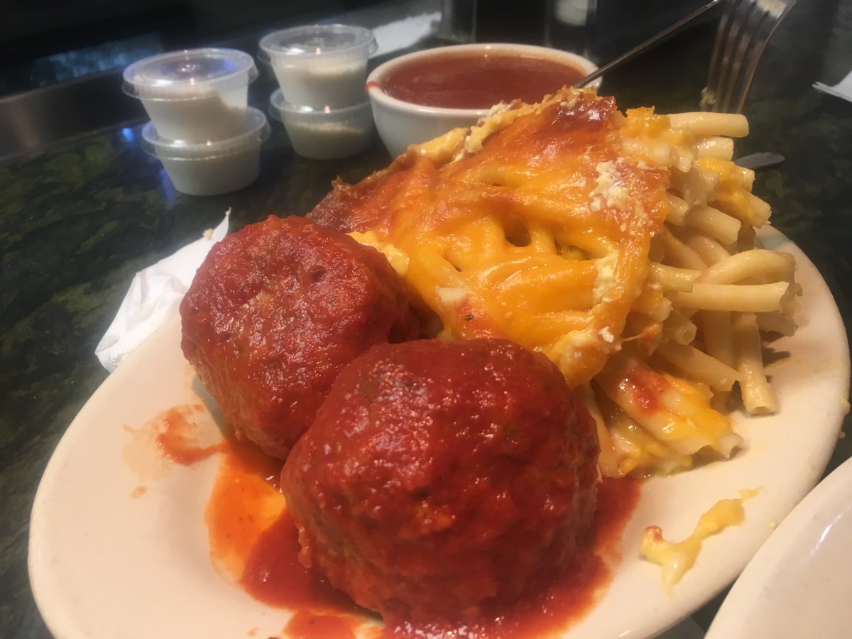 PatFromDaParish's tweet photo. @CATRacingStable Ya shoulda gotten da meatballs with the mac! https://t.co/WD3CQBYKfT