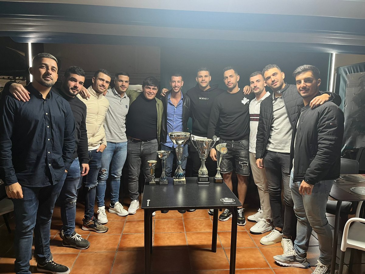 ¡¡¡AQUÍ ESTÁ EL PLAYA💪🏾!!!

Cena de Familia, ésto es MÁS QUE UN EQUIPO💛💙

🏆🏆🏆🏆🏆