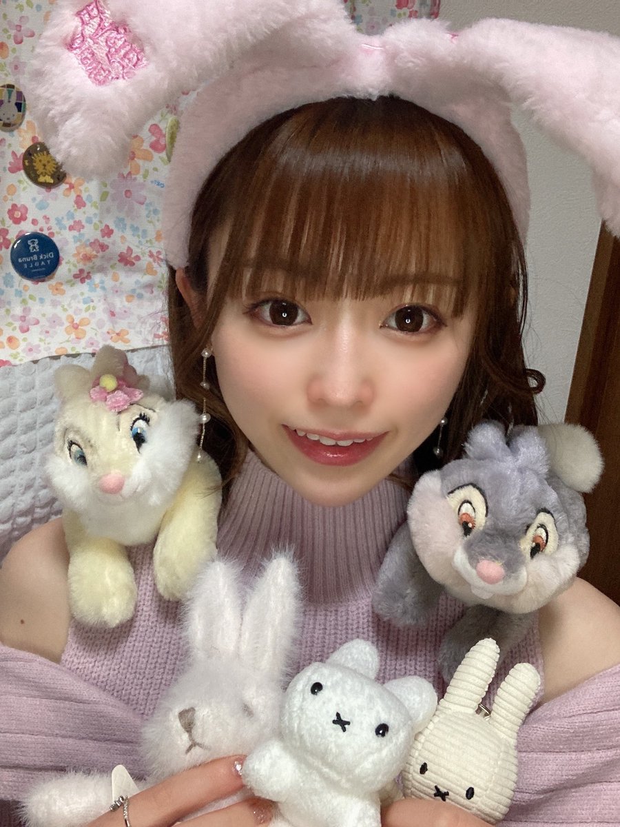 riria_mabu's tweet photo. おはようございます☀️
今日も1日頑張りましょう♪✨️

元気になったので昨日やっと
今年初めて写真を撮りました📸💗

うさぎ年ということで、
大好きなうさぎに囲まれてみた🐰

今日は今年初ライブ❣️頑張るぞ🤍 ̖́- https://t.co/IF2cauuDKD