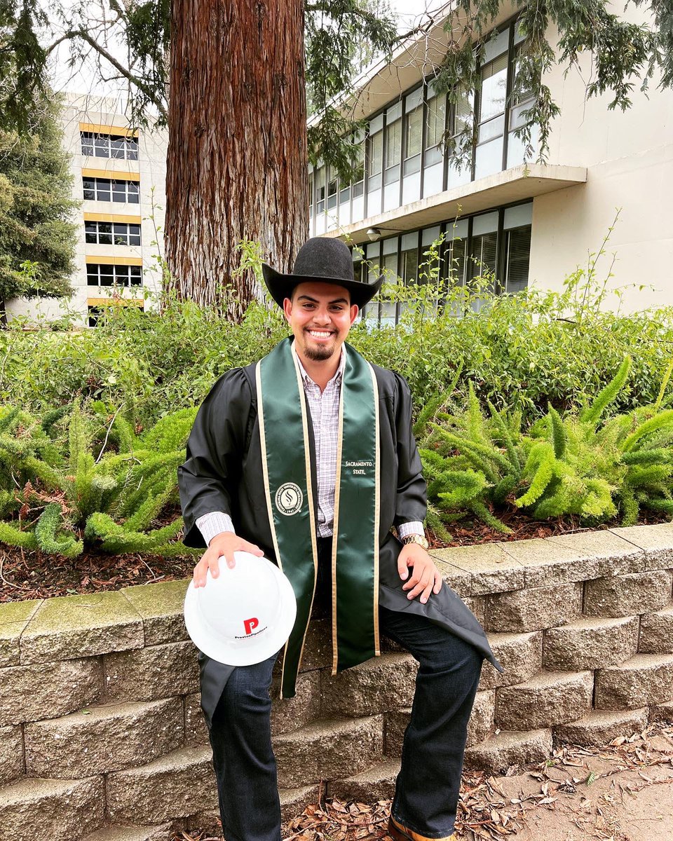 rmuro10's tweet photo. After a lot of hard work, late nights, and perseverance one life goal is off the list. I thank all my friends, family and loved ones that have helped me throughout my career. Now on to bigger and better things!
#SacState #stingersup #firstgen #sacstatecm #classof2022 https://t.co/BJnTTfvrMq
