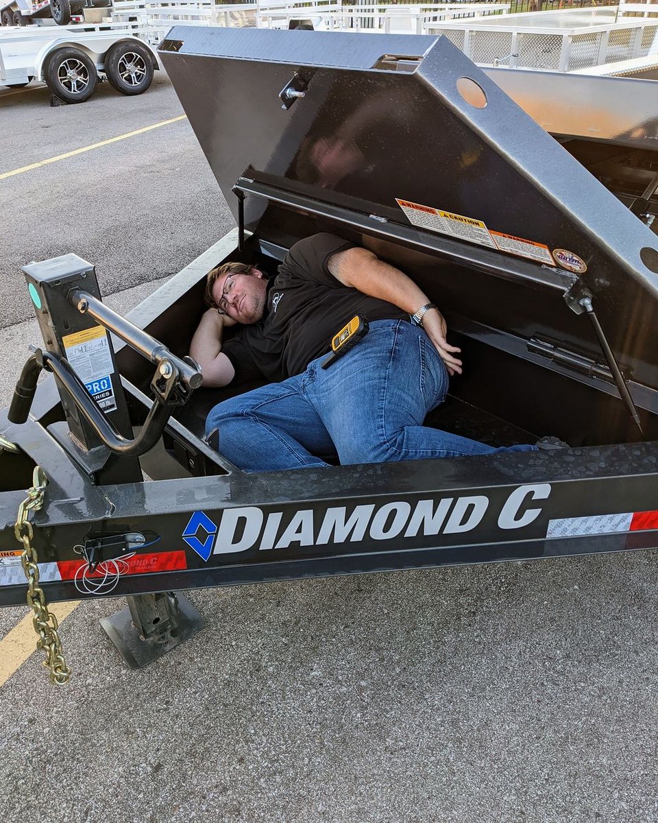 DCtrailers's tweet image. When a customer wants to know exactly how much our HD V-Tongue Storage Box can fit, Great Dane of Missouri knows how to show them! 😆 All jokes aside, the HD V-Tongue is perfect for storing all your tools  🙌 #DoWhatYouGottaDo #DCTrailers #DiamondC