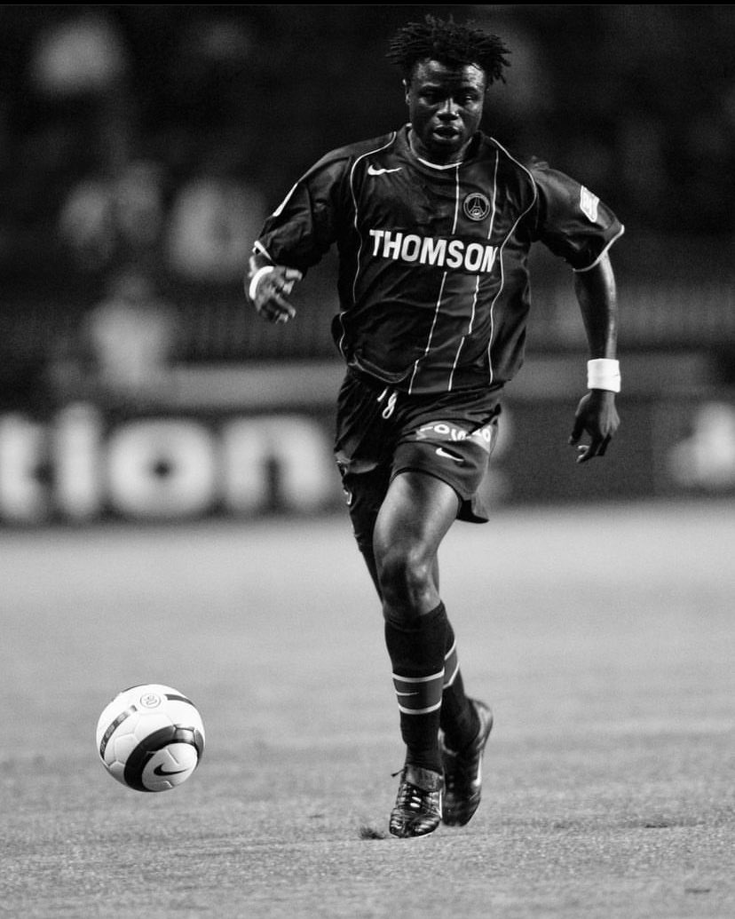 Les mots ne suffisent pas pour exprimer l’immense tristesse que je ressens pour la disparition de Modeste M’Bami. 
Toutes mes sincères condoléances à toute ta famille.