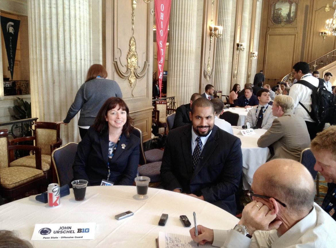 jmm869127's tweet photo. It’s been sometime since I’ve seen @JohnCUrschel in person he’s still the same awesome guy except he has a lot more hair #weare 🦁 #CFBPlayoff @PennStateFball @PennStateLA @PennStateAlums @PSUOC #CFPALLAccess #here https://t.co/OV5i76Qcys