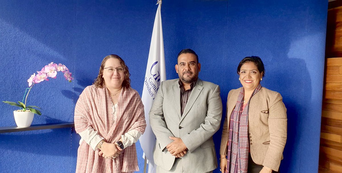 CarlosPalafoxL's tweet image. Iniciando ya con la agenda de actividades de este año 2023 en reunión con la Licenciada Luz del Carmen Godínez González,
Presidenta de la Comisión Estatal de
Derechos Humanos Jalisco. @CEDHJ 
Pronto buenas noticias al respecto .!!
@MaestrosXlaPaz #CulturaDePaz #EducacionParaLaPaz