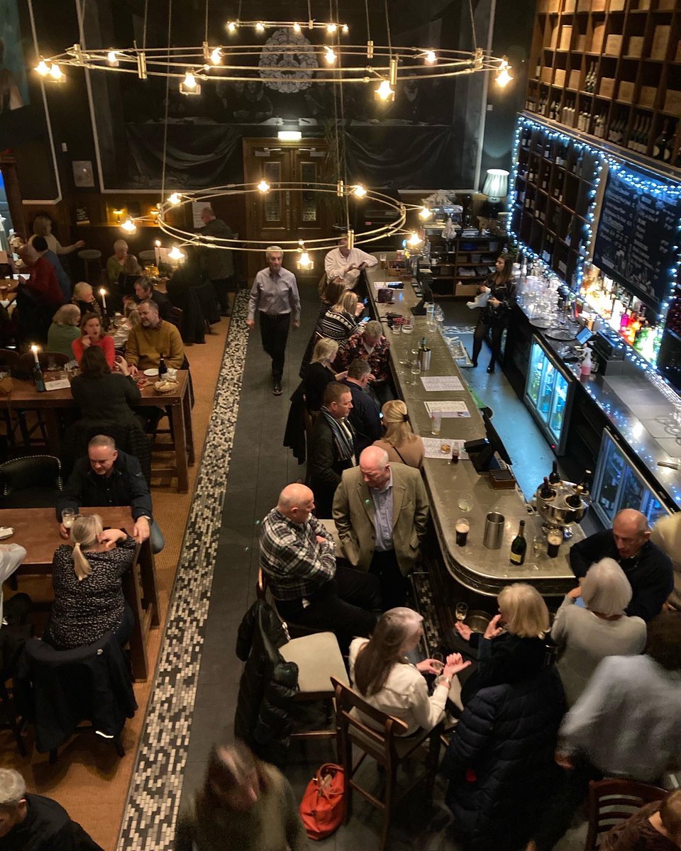 EdinWestEnd_'s tweet photo. Who says January has no sparkle?
The oyster man is coming to @Le_Di_Vin on 27th January.
Don’t forget to book your place.
#oysters #edinburghbars #edinburghrestaurants #frenchrestaurant #lovescotland #loveedinburgh #edinburghfoodie https://t.co/XYyWqnEJLa