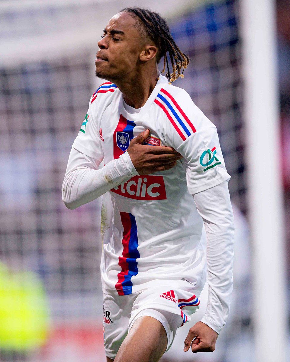 𝘓𝘢 𝘮𝘢𝘪𝘯 𝘴𝘶𝘳 𝘴𝘰𝘯 𝘣𝘭𝘢𝘴𝘰𝘯 🦁🔴🔵

Bravo pour ce premier but en match officiel Bradley 🤩

#MadeInOL 📸 @lubodomo