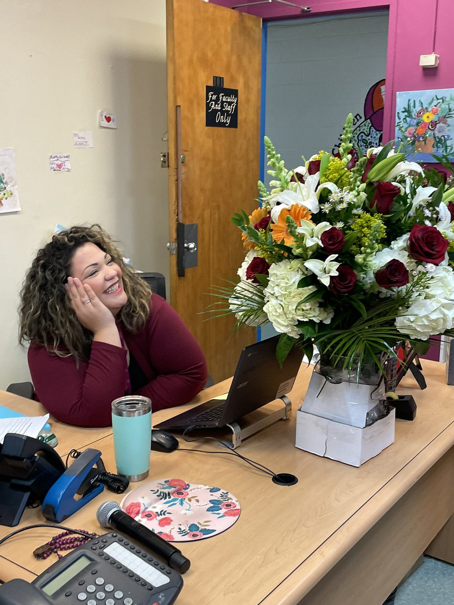 Principal Husbands Everywhere: highly recommend surprising your wife with just because flowers on a Friday 🥹❤️