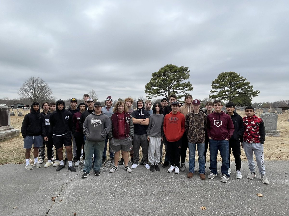 Every year we get an opportunity to prep, place and pickup Christmas wreaths for the veterans graves here in Siloam.  I am so proud of my players show up and learn the value of service.  Go Panthers!