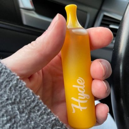 OliviaHansleyy's tweet photo. Hyde Retro Recharge! Message me for more info. #leaked #selling #sellingproducts #vapes #teens #nsfwtwt #flavors #nicotine #vape #vaporizer #exposed #noidrequired https://t.co/f98qjOtnRw