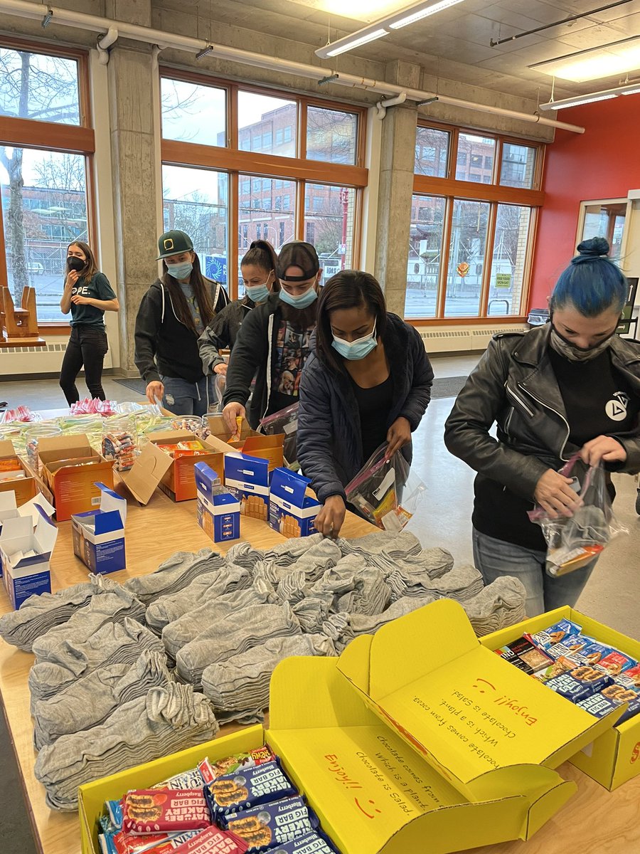 AEWTogether's tweet photo. Before last night’s sock drive, members of the @AEW roster headed in person to @blanchethouse 

They raced against each other to pack over 300 care kits to hand out to those in need! 

For more information on the incredible work they do visit https://t.co/4pnPQvZUrA https://t.co/6cQv7MvBrM